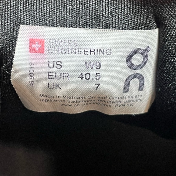 On cloud On Running cloudrunner sneakers women’s 9 size - Picture 10 of 11